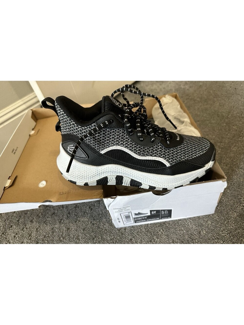 GS Curry Athletic Sneaker Black/White Rubber Sole (under armour)
